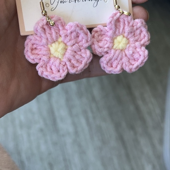 Pink flower crochet 🌸 earrings -perfect for this season, a festival, etc;!! - Picture 3 of 5